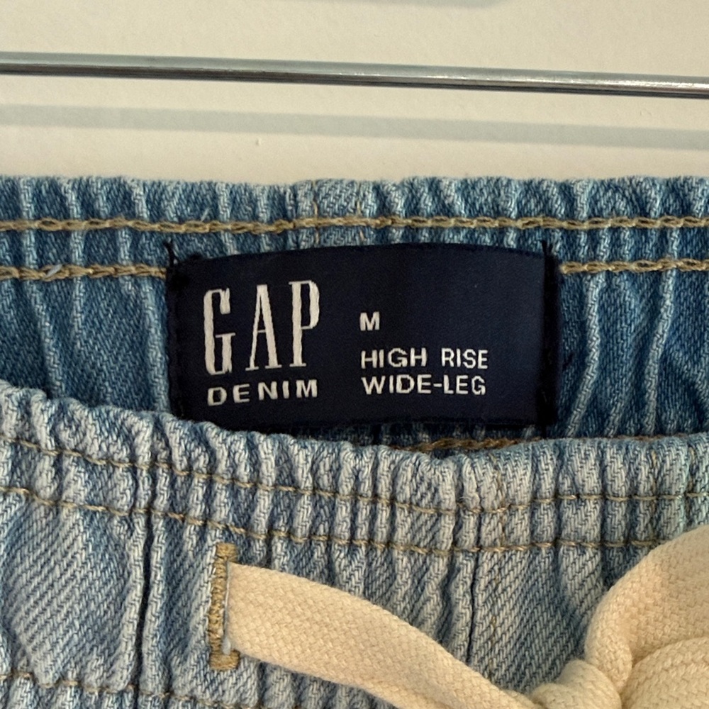 GAP Denim High-Rise Wide-Leg Jeans - Light Blue Wash - Picture 2 of 5